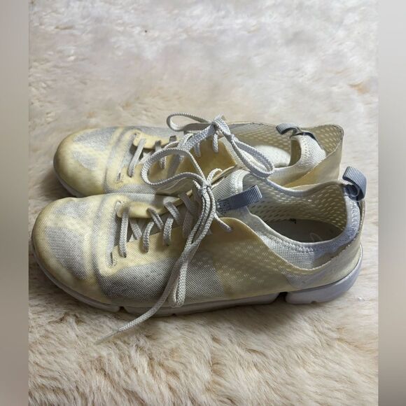 Womens CLARKS Trigenic Cream Lace Up Sneakers size 10 - Picture 3 of 7